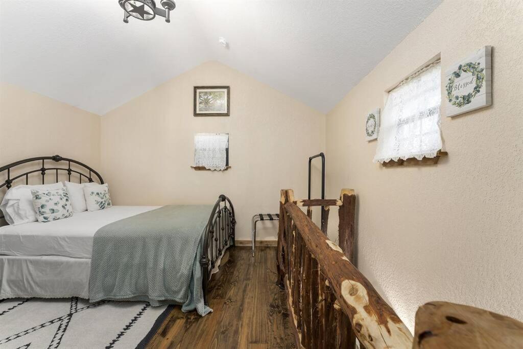 Pet Friendly! Hot Tub, 2Mins From Main, Fire Pit Βίλα Φρέντερικσμπεργκ Εξωτερικό φωτογραφία